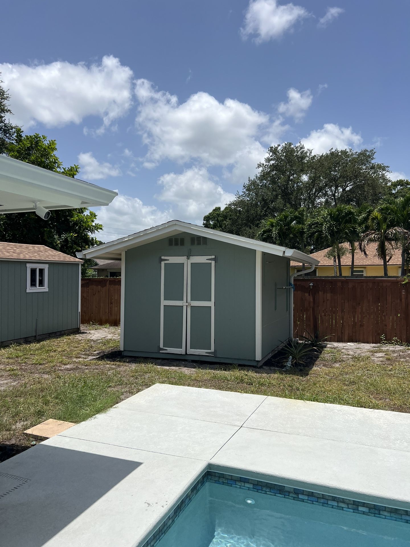 🏡 10x12 Shed – Painted, with Roof & Gutters – $3,000 (Pick-Up Only)