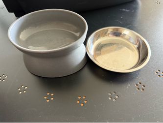 Cat food bowls