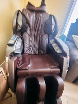 FOCRELAXER Full Body Massage Chair – Excellent Condition
