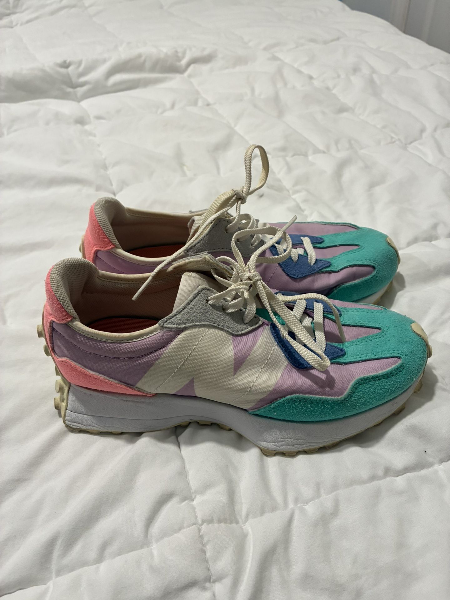 Women’s New Balance Sz 7