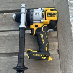New 20v Dewalt Xr Brushless Hammer Drill Only
