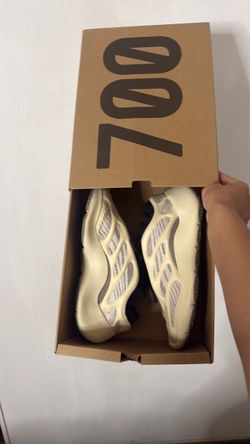 Yeezy 700 shoes