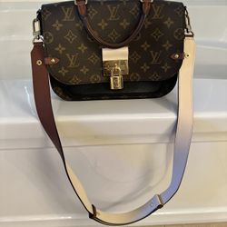 Authentic  Louis Vuitton Purse With Box Like New With Paper Work