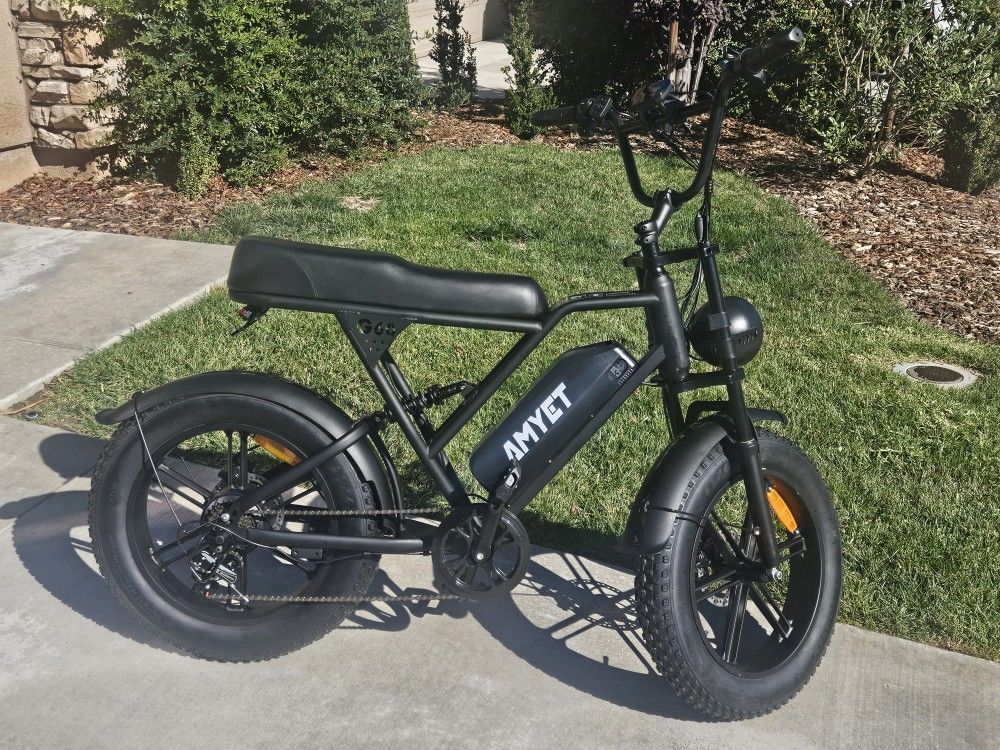 🔋 AMYET V9-G60 1500W Peak Moped-Style EBike – NeSelling my AMYET V9-G60 moped-style e-bike — in excellent condition!
Powerful 1500W Peak motor