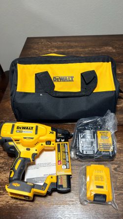 20V MAX XR Lithium-Ion Cordless 18-Gauge Narrow Crown Stapler Kit with 2.0Ah Battery, Charger and Contractor Bag