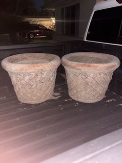 2 large concrete pots
