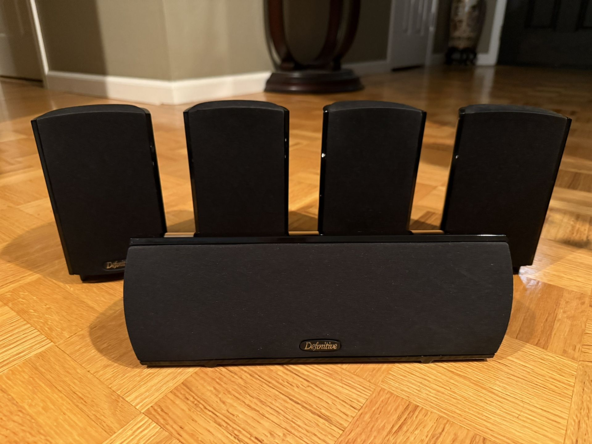 Definitive Technology ProMonitor 600 5.0 Speaker System W/Mounts (Like New)