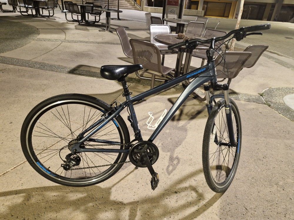 Schwinn Trailway Hybrid Bike