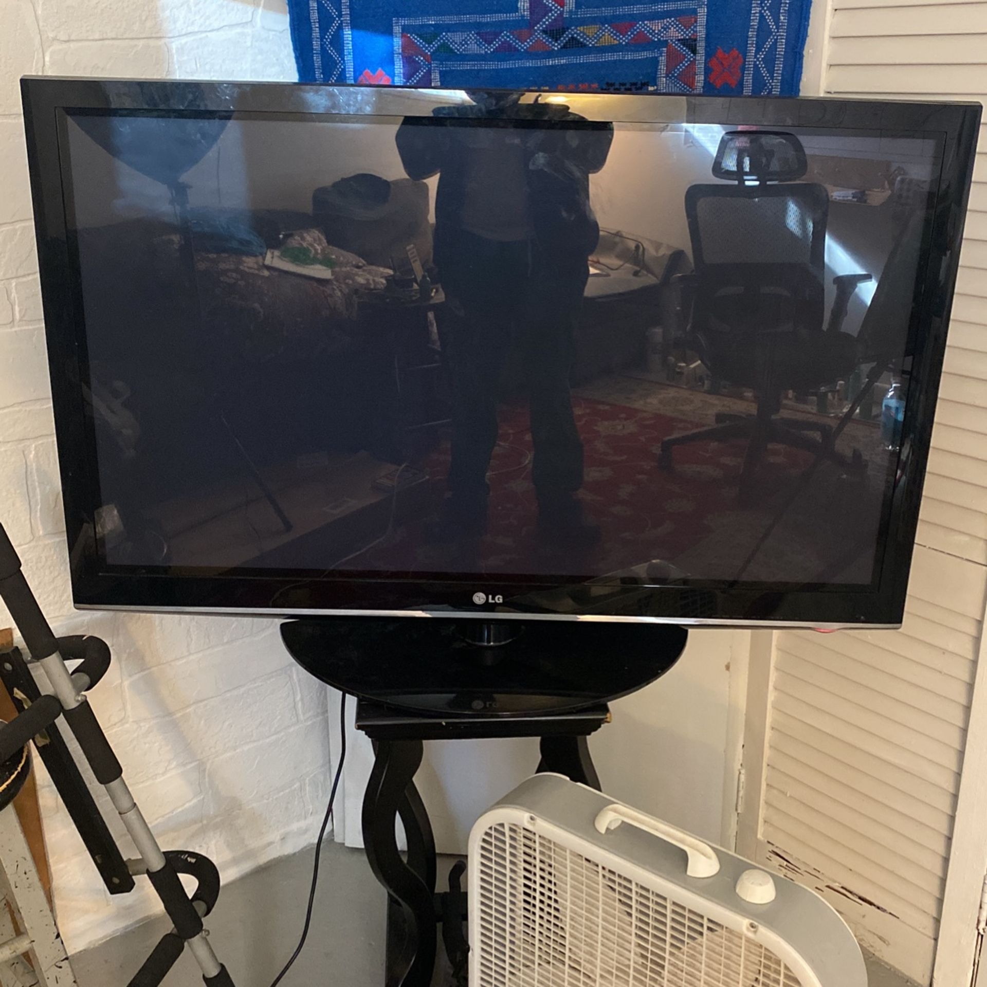 LG flat Screen 44”