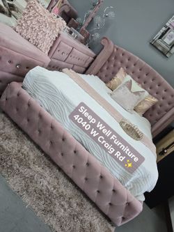 ✨️ King, Cal King, Queen Bed Frame ✨️ Furniture Sectionals, Bedrooms, Dining Avail