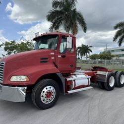2006 Mack CXU613 Daycab Truck Kenworth Volvo Peterbilt International Freightliner Sleeper Camion Tractor Trailer Diesel Cat Cummins 
