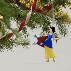 Disney Snow White And The Seven Dwarfs With A Smile And A Song 2021 Hallmark Keepsake Ornament 
