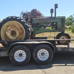 John Deere Tractor B