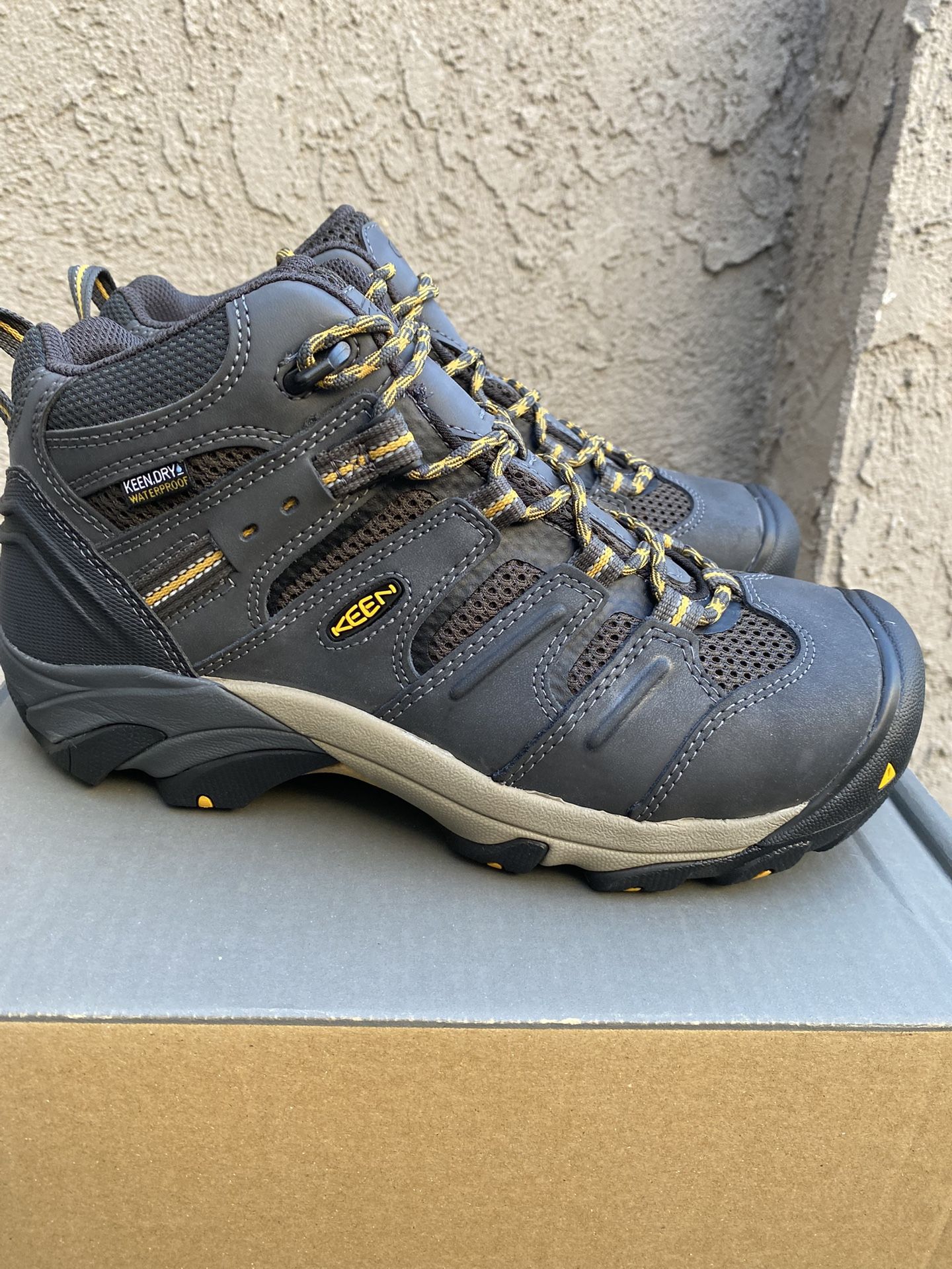 KEEN Men's Lansing Mid Waterproof (Steel Toe) SIZE 9D MENS