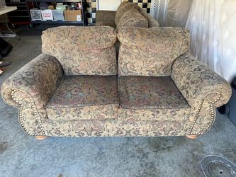 Traditional style matching sofa
