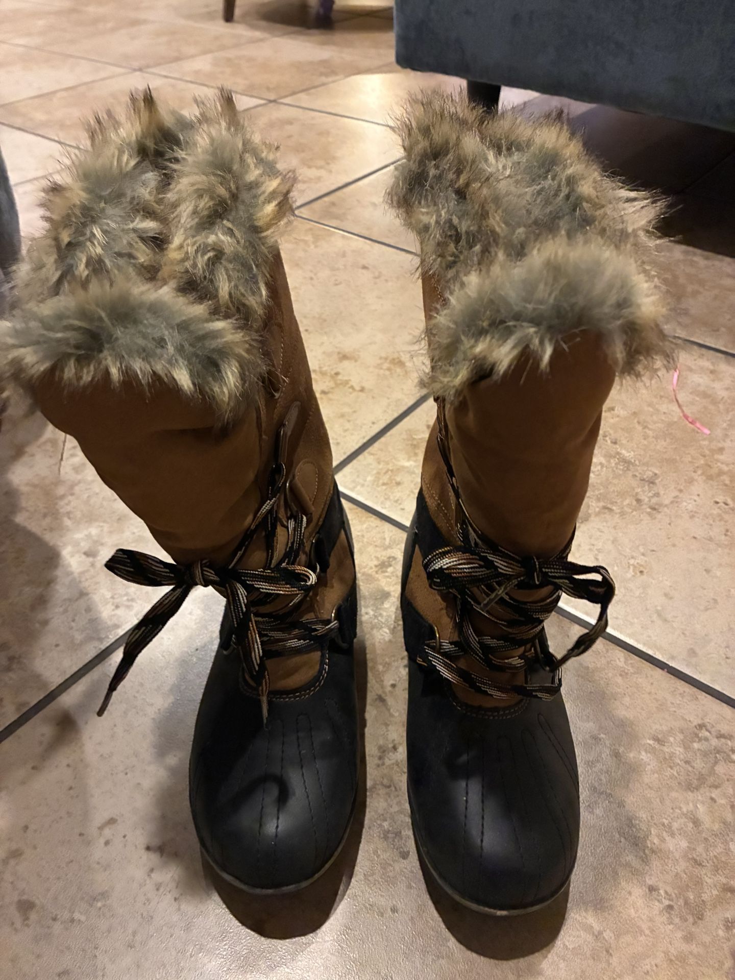 Size 7 Women Snow Boots