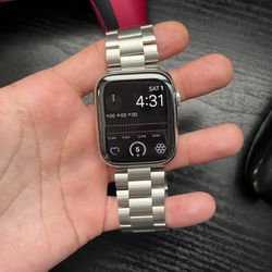 Apple Watch Series 8 45mm Silver stainless Steel 