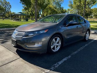 2014 Chevrolet Volt Plug-In Hybrid Sedan
