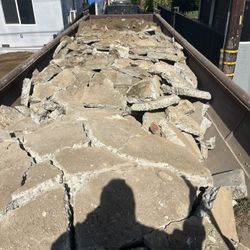 Se recogen escombros