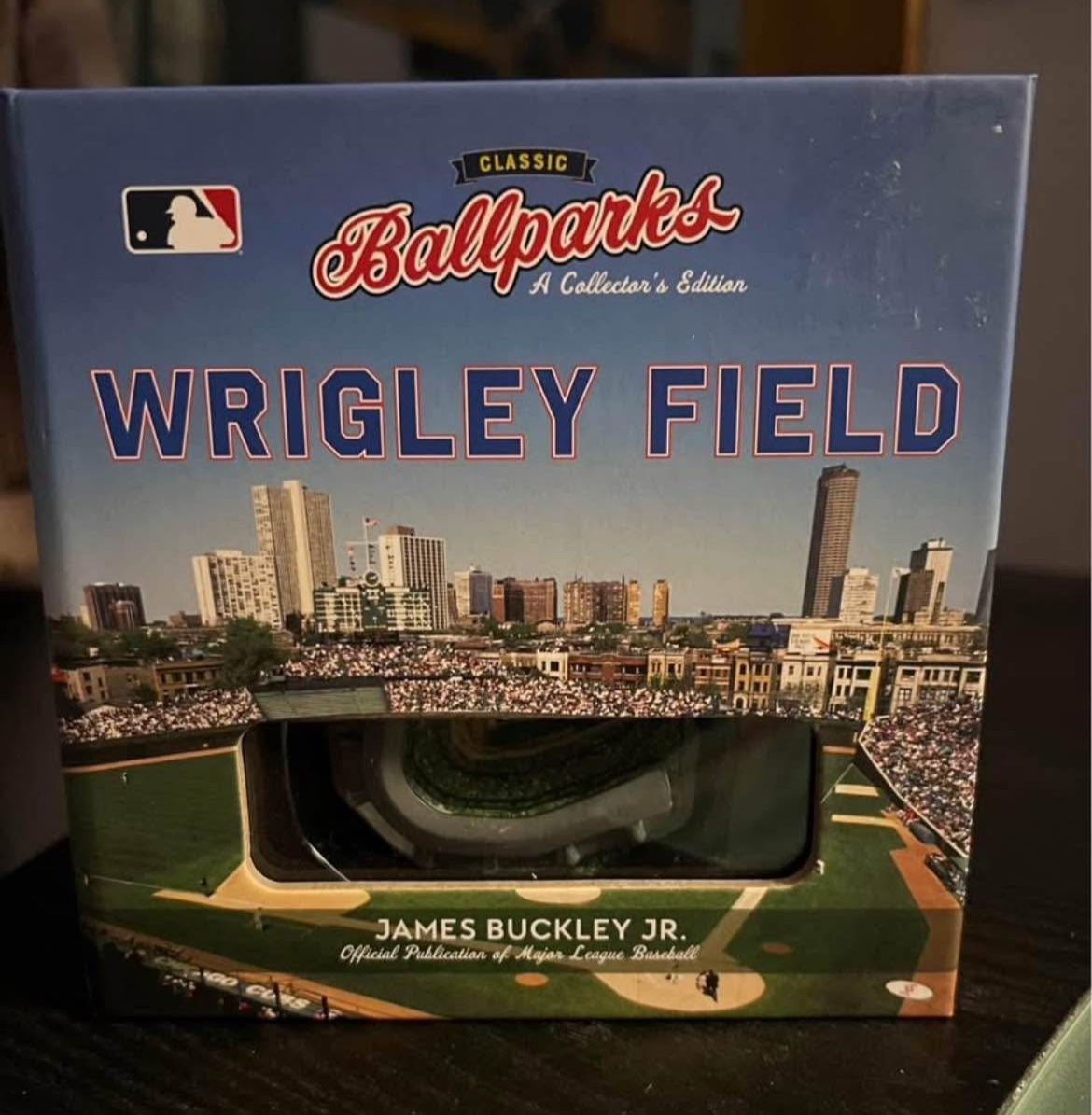 MLB Ballpark Collectors Edition Wrigley Field Book And Head Painted Model