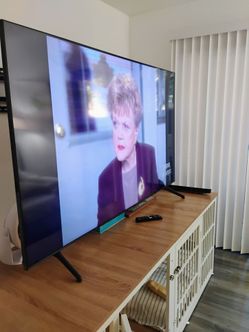 Samsung 70' with free wall mount