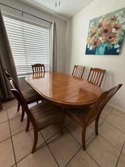 Beautiful Oak Wood Table $400