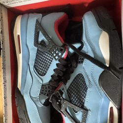Travis Scott Jordan 4