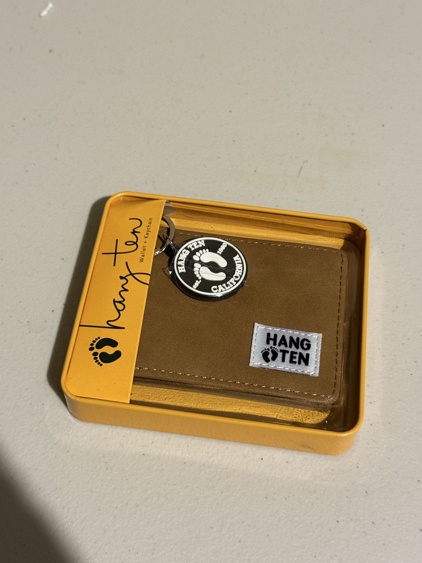 Hang Ten Bifold Wallet + Keychain Set