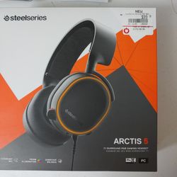 Arctis 5 steelseries Gaming Headset (Sells For 100$ In amazon)