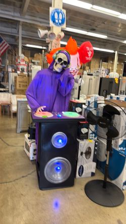 Haunted 5.5 ft Bluetooth skeleton