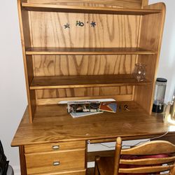 Bedroom Wooden Desk W/Hutch