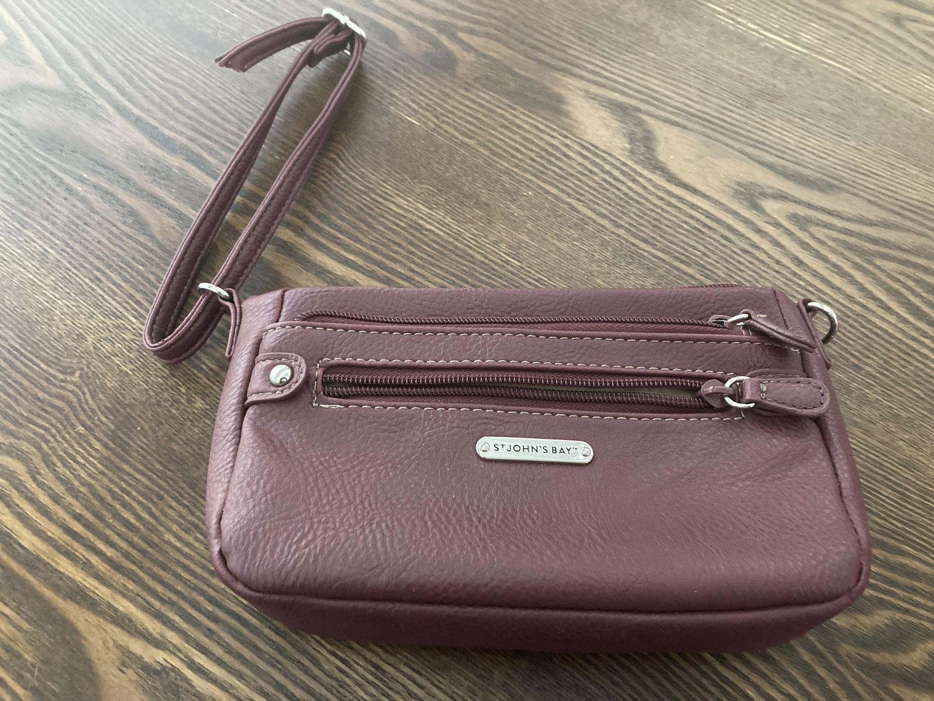 Clutch/wristlet