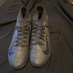 USED NIKE MERCURIAL SOCCER SHOES