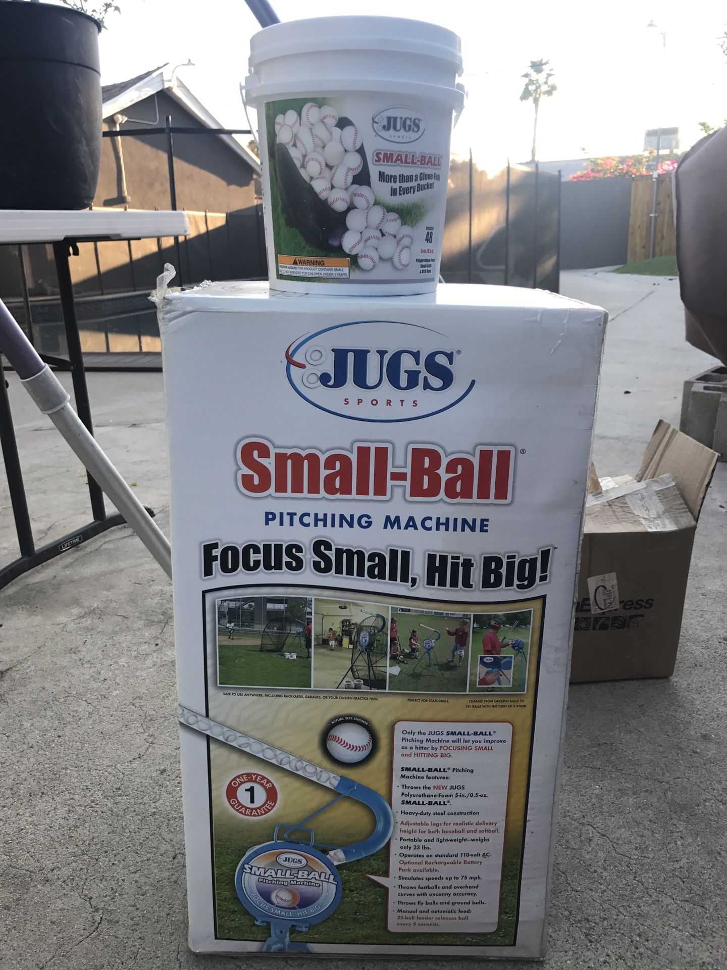 Jugs Small-Ball pitching machine