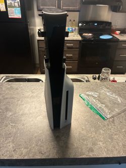 Ps5 it’s used but everything works come wit no controller
