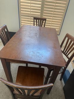 TABLE WITH 4 CHAIRS & EXTENSION