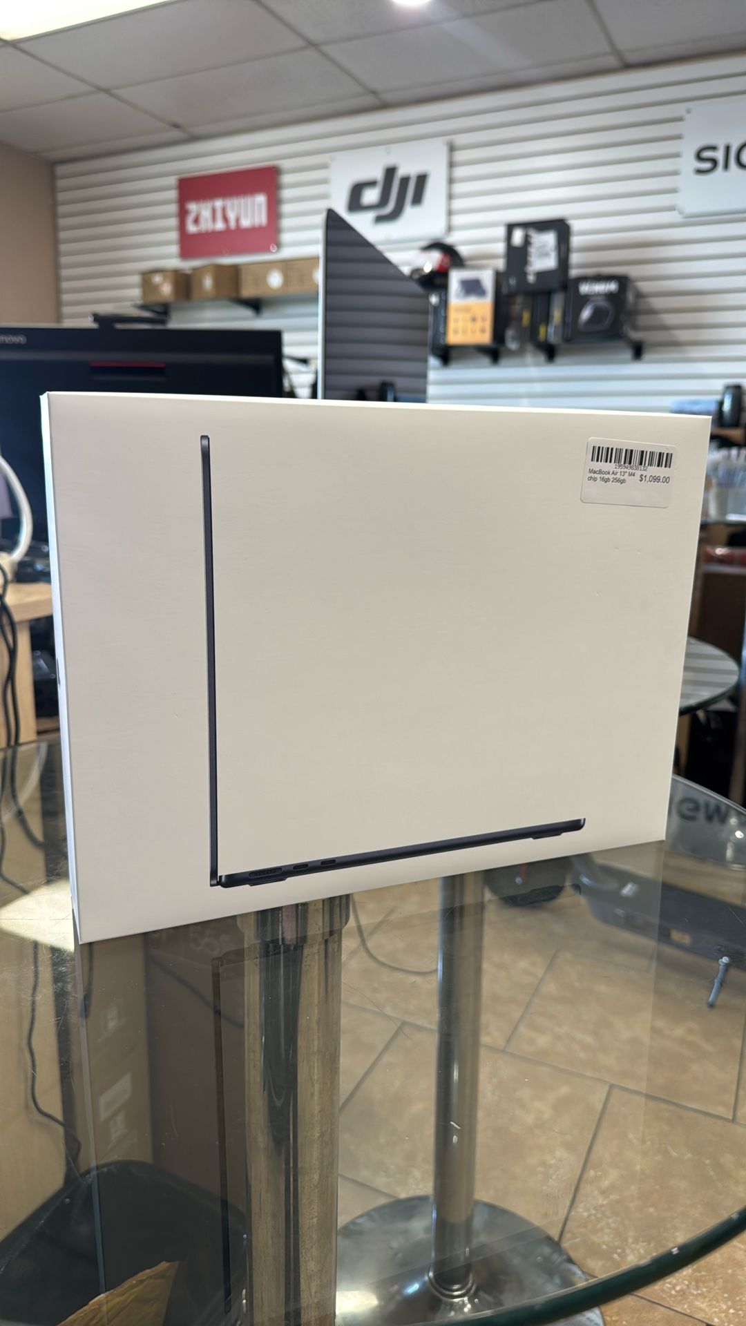 MacBook Air 13” M4 chip 16gb Ram 256gb / Warranty/ Payment Available