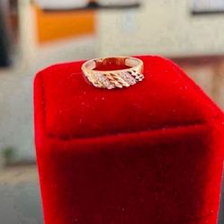10 k yellow gold with cubic zirconia Size 6 NEW