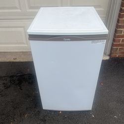 Dynasty Mini Fridge 