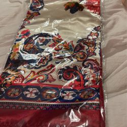 Full-size women’s scarf