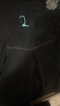 Black Nike tech