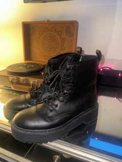 Dr Martin dupe Boots