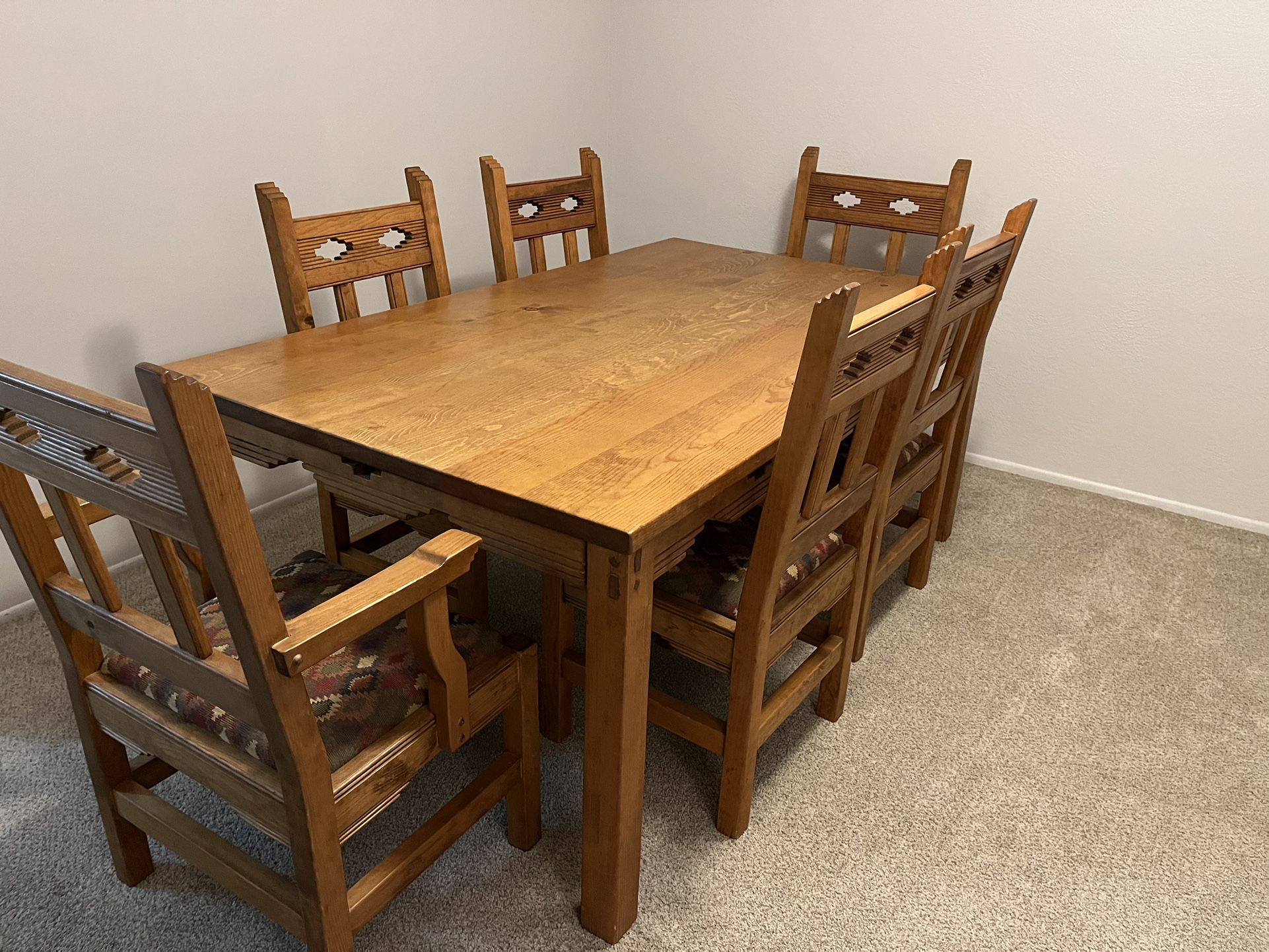 Solid Wood Dining Table With 2 Leaves And 6 Chairs