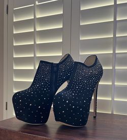 High heel boots