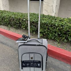 London Fog Softside Expandable Carry-on Spinner Luggage