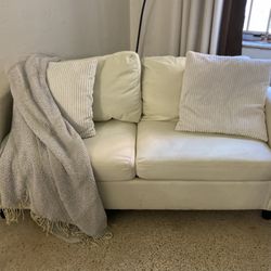  Compact Sofá Loveseat  Good Condition 