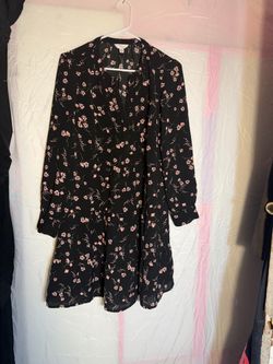 woman’s dress flower size medium eight dollars