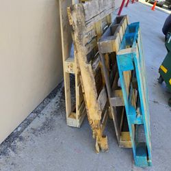 4 Free Pallets 6914 Miramar