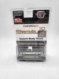 M2 Machines Chevrolet Silverado 10 Square Body Truck