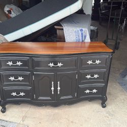 57” X 22” X 33”h.